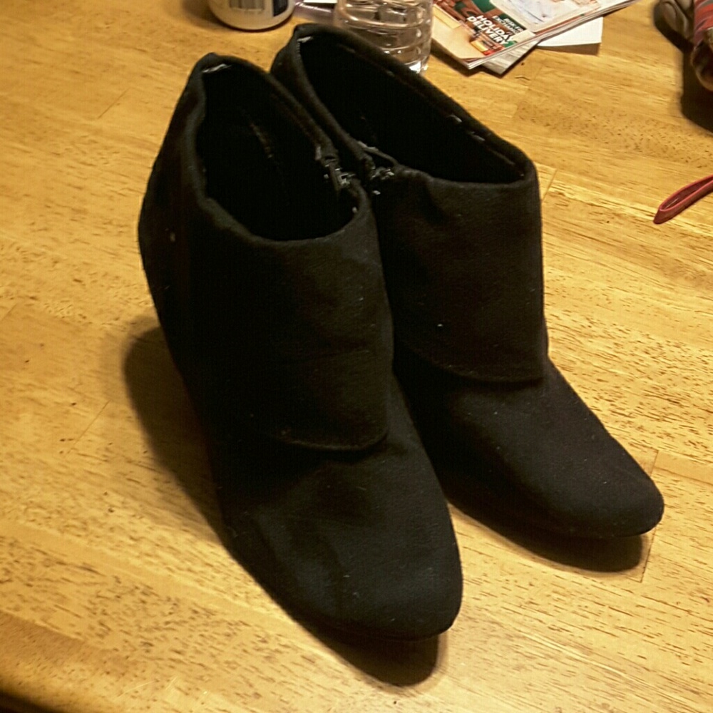 Back Size 8 wedges heels